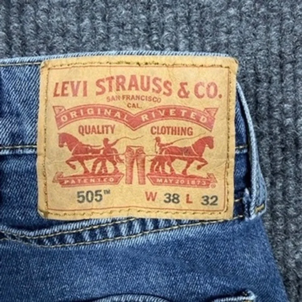 Levis 505 Regular Fit Jeans Mens 38x32/Actual 36